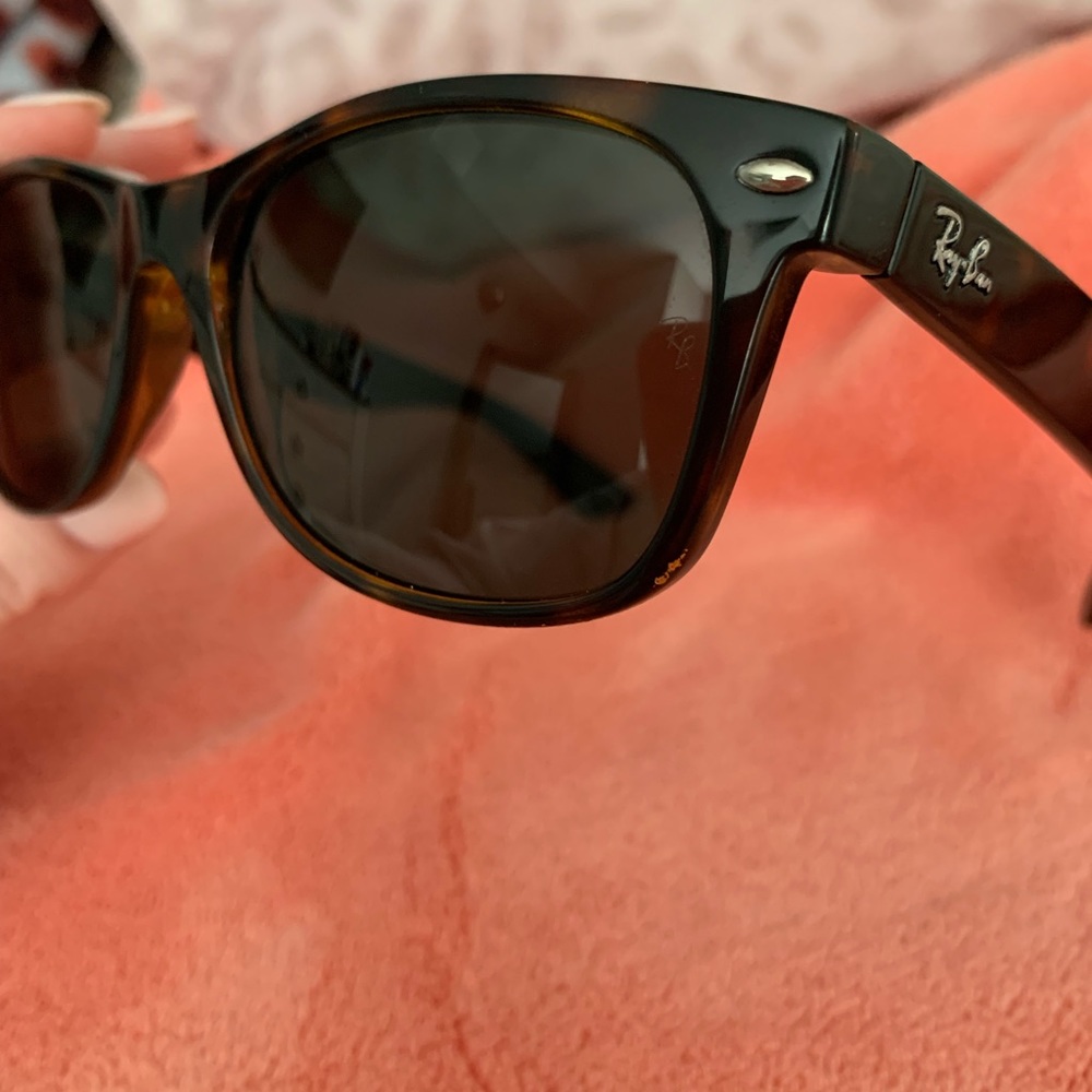 Ray-Ban Sunglasses - Picture 4 of 4